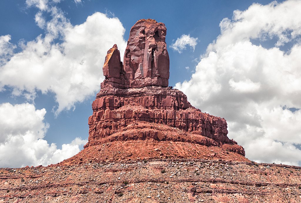 11 - UNA DELLE CIMA DELLA MONUMEMTS VALLEY.jpg